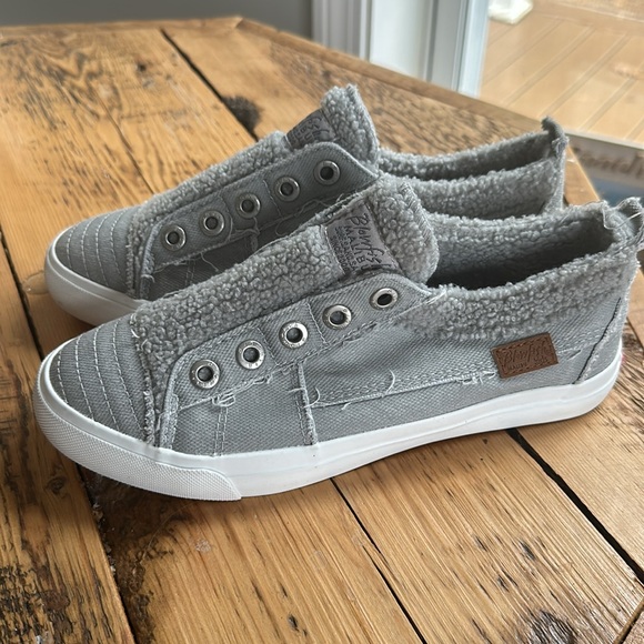 NWOT Blowfish sneakers size Y5/ W7 - Picture 3 of 5